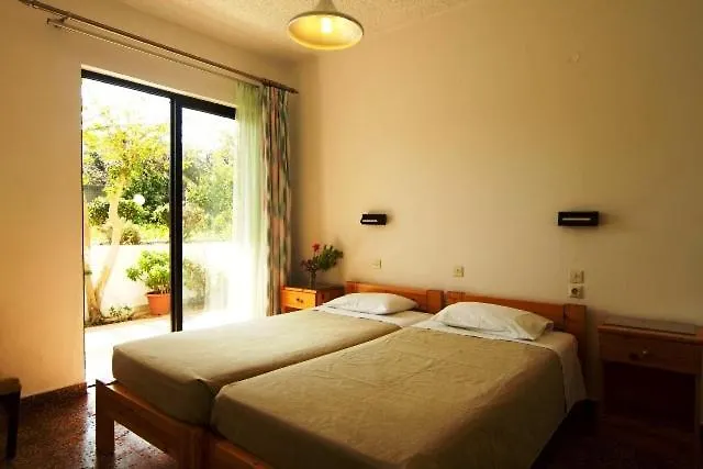 Mary Christina アパート ファリラキ